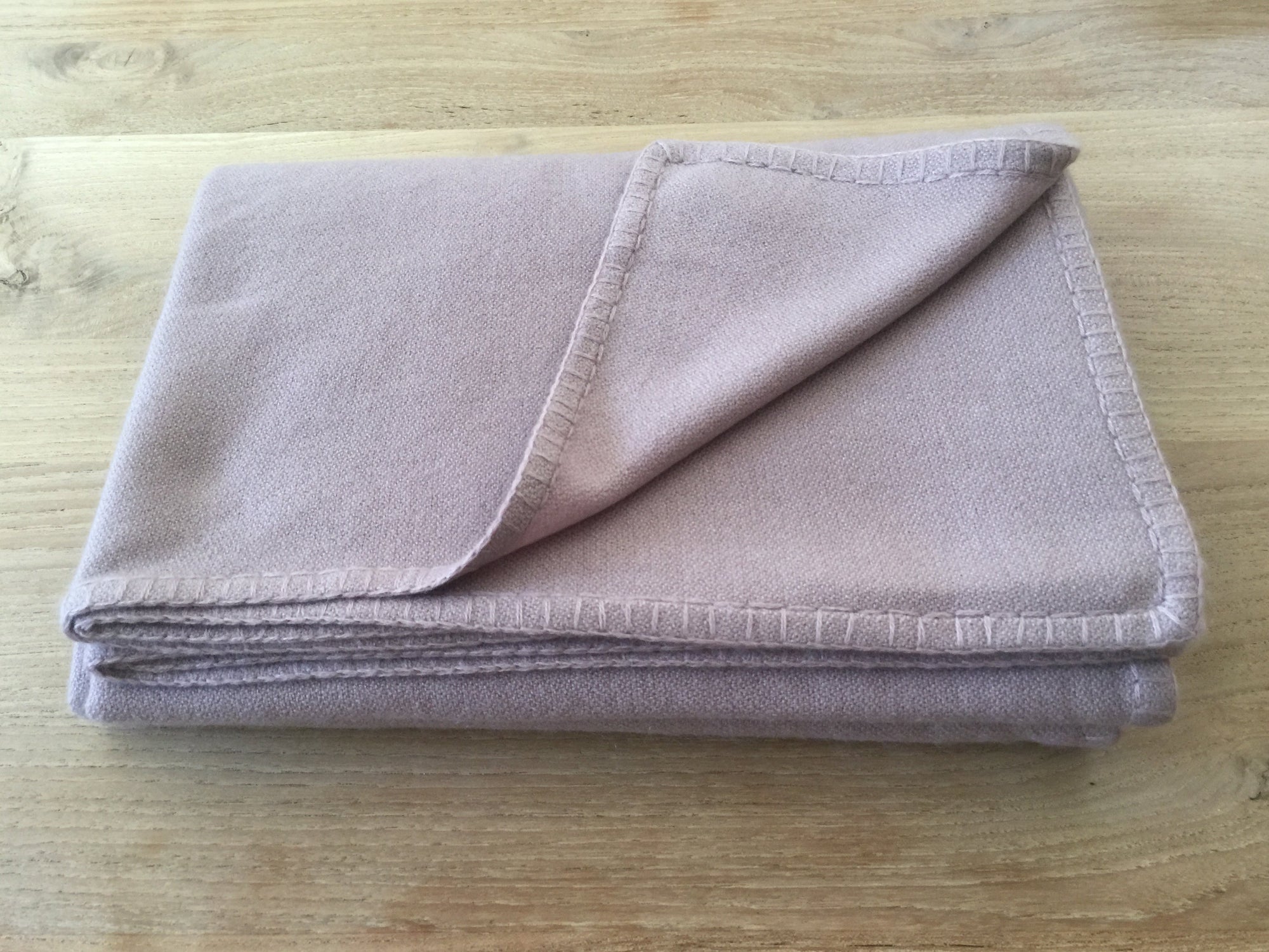HOME -throws, blankets & pillows