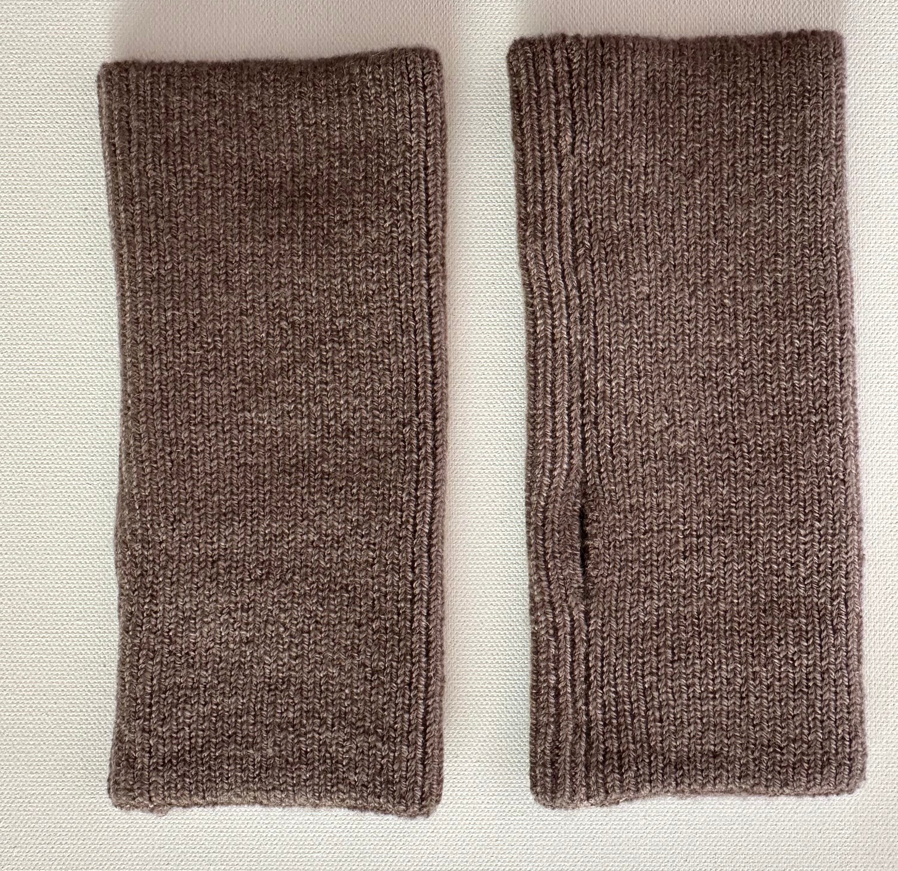 Cashmere sleeves ribbed