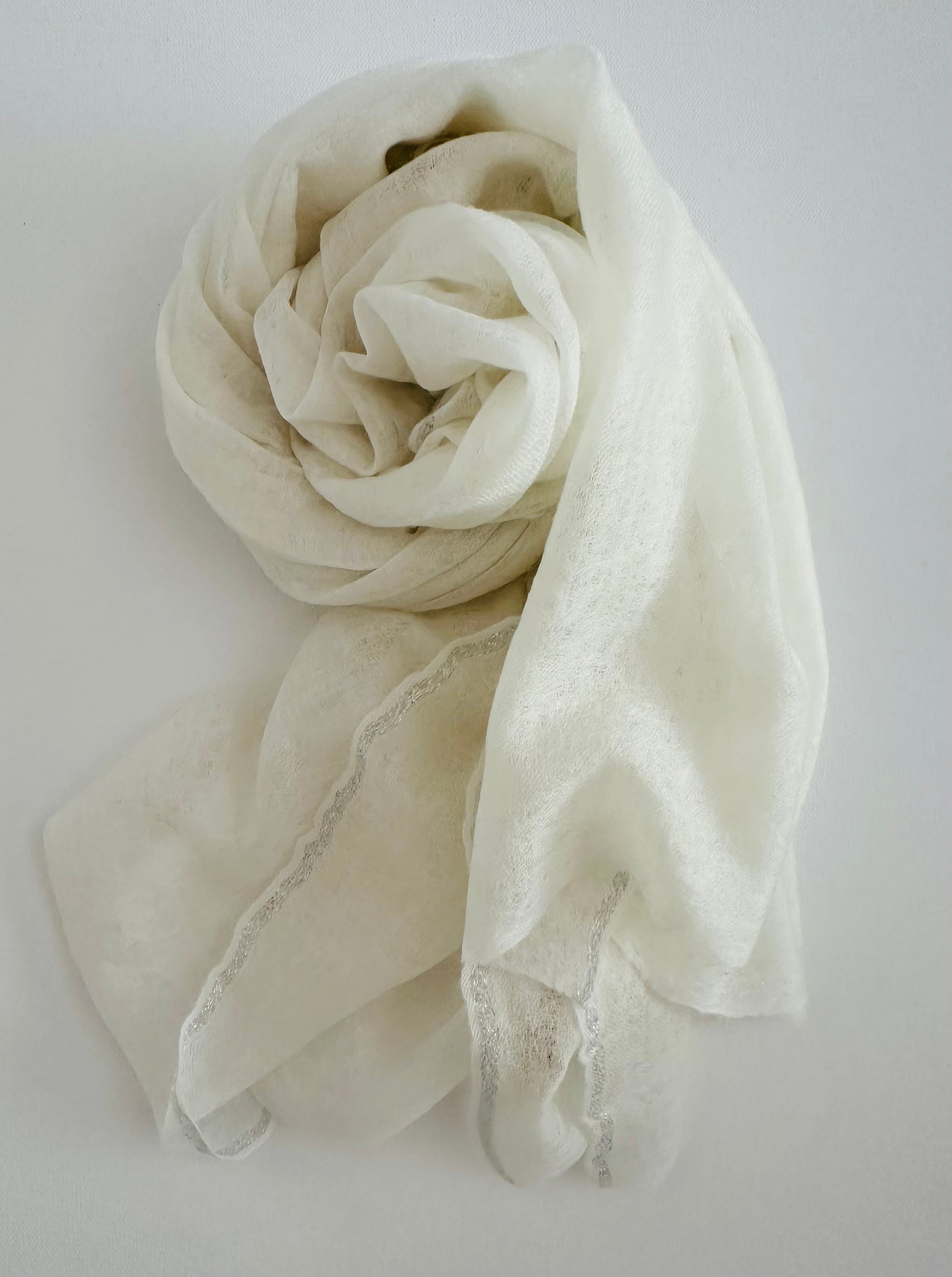 Cashmere Scarf Deva silver selvedge