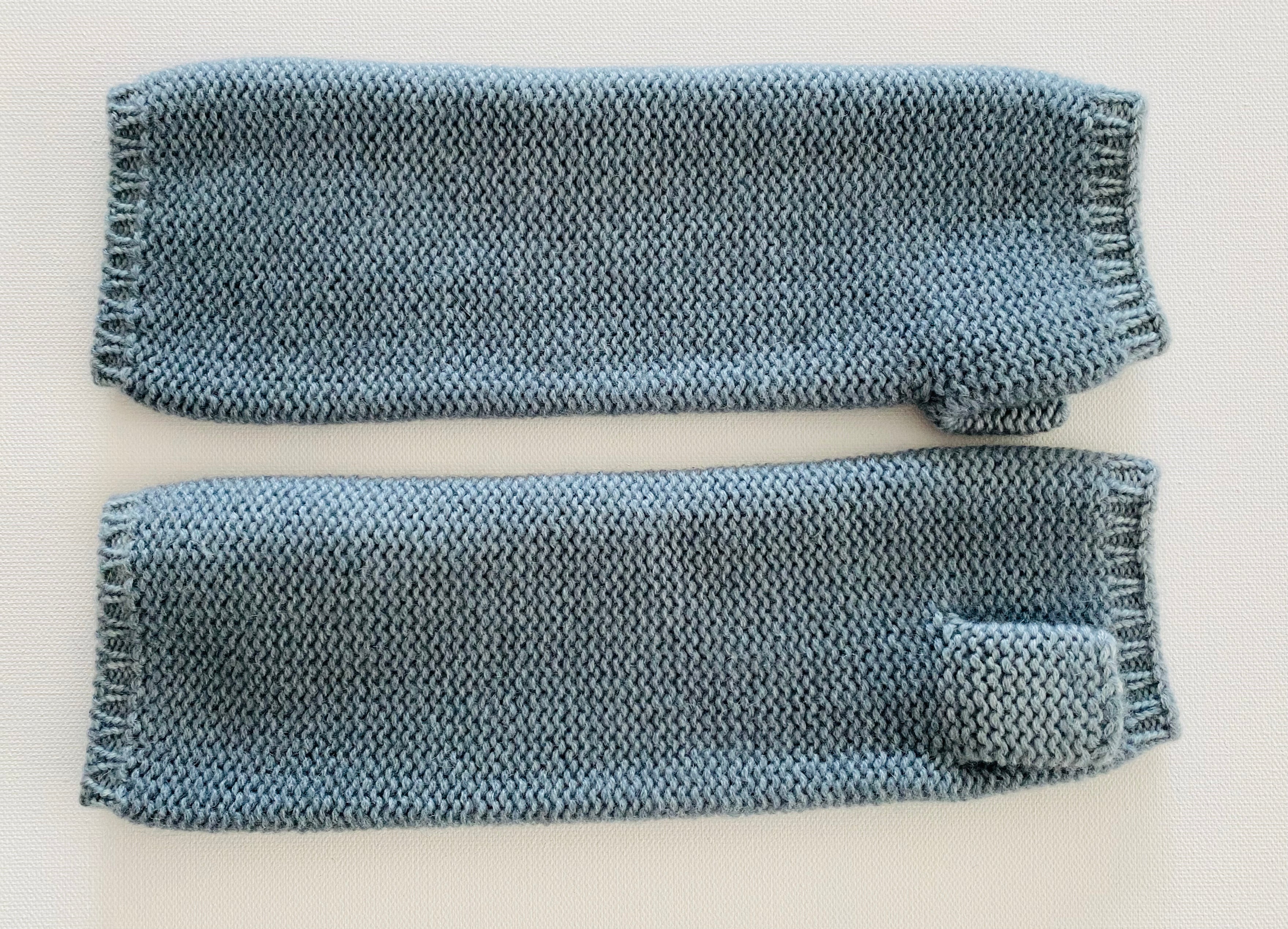 Cashmere knit arm warmers